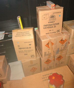 Peste o tonă de artificii şi petarde deţinute fără autorizaţie, confiscate de poliţiştii din Constanța